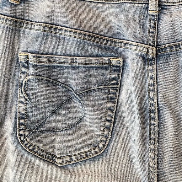 The Perfect Jeans - Chico’s Platinum straight-leg jeans in medium blue - Picture 8 of 12